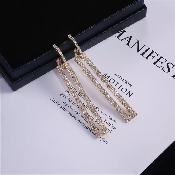 *NEW*Gorgeous Sparking Crystal Long Dangle Earring - Picture 6 of 9